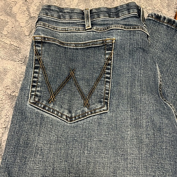 Wrangler 20X Jeans 38X34 Jeans relaxed fit
Men’s jeans good work jeans EUC - Picture 9 of 12